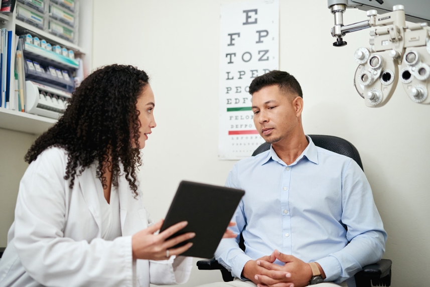 Adult man consulting an eye doctor