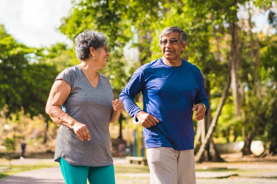 An older couple exercising to protect their eyes from diabetic macular edema